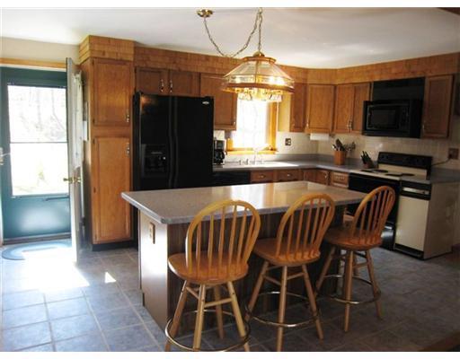 19 Hunter Road Freeport, ME 04032 - Photo 3 of 24 Kitchen.