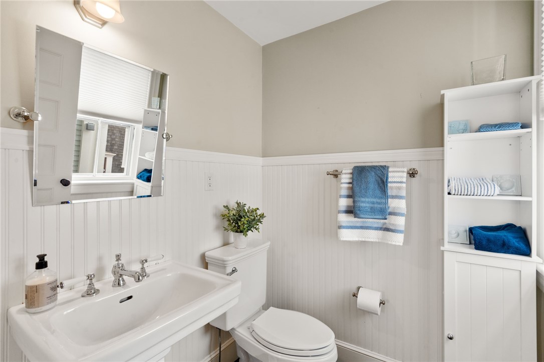 21 Division Street Newport, RI 02840 - Photo 17 of 41