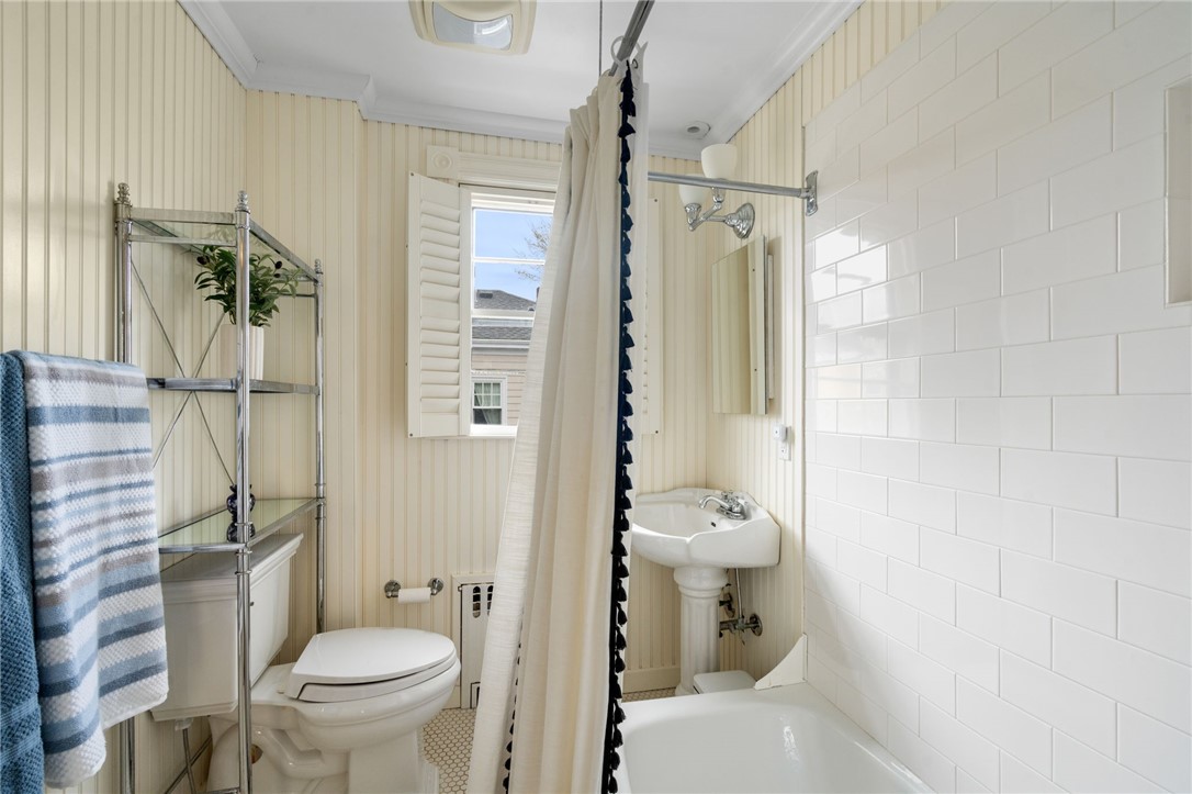 21 Division Street Newport, RI 02840 - Photo 24 of 41