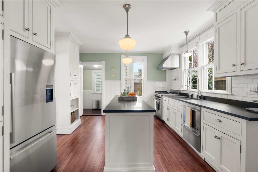 21 Division Street Newport, RI 02840 - Photo 5 of 41 Kitchen