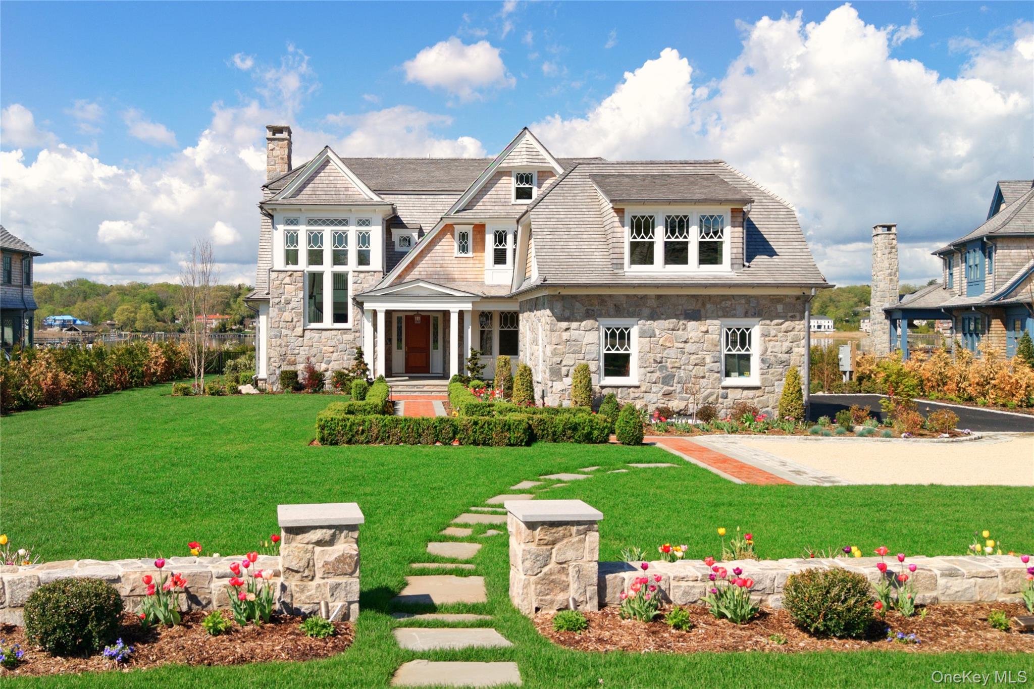 71 Lake Road Manhasset, NY 11030 - Photo 1 of 46