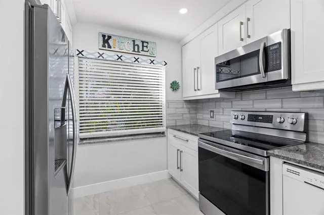 $300,000 | 21215 Lago Circle, Unit F, Boca Raton, FL 33433