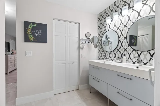 $300,000 | 21215 Lago Circle, Unit F, Boca Raton, FL 33433