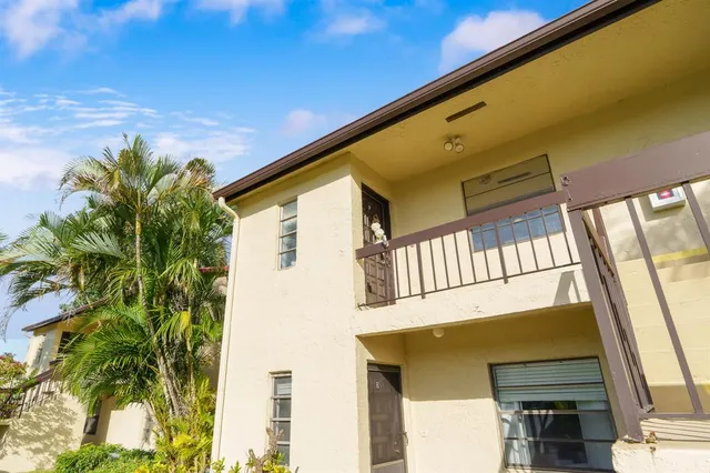 $300,000 | 21215 Lago Circle, Unit F, Boca Raton, FL 33433