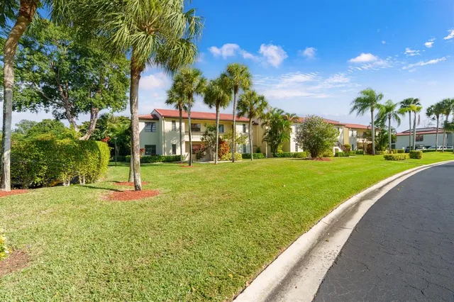 $300,000 | 21215 Lago Circle, Unit F, Boca Raton, FL 33433