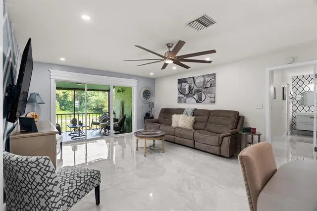 $300,000 | 21215 Lago Circle, Unit F, Boca Raton, FL 33433