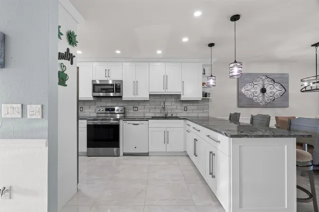 $300,000 | 21215 Lago Circle, Unit F, Boca Raton, FL 33433