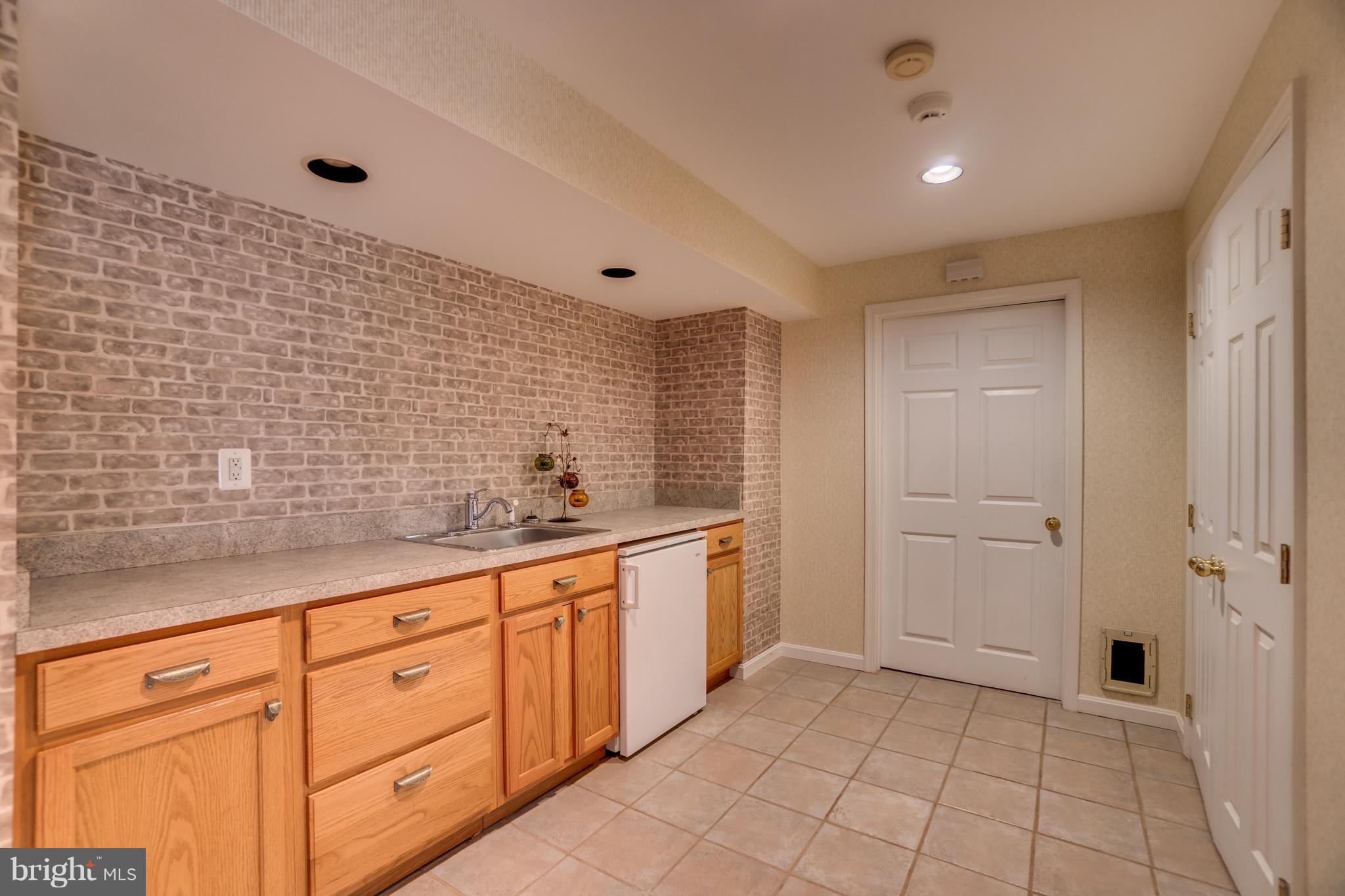 6601 Hunters Ridge Road Manassas, VA 20112 - Photo 21 of 30 Wet bar in basement