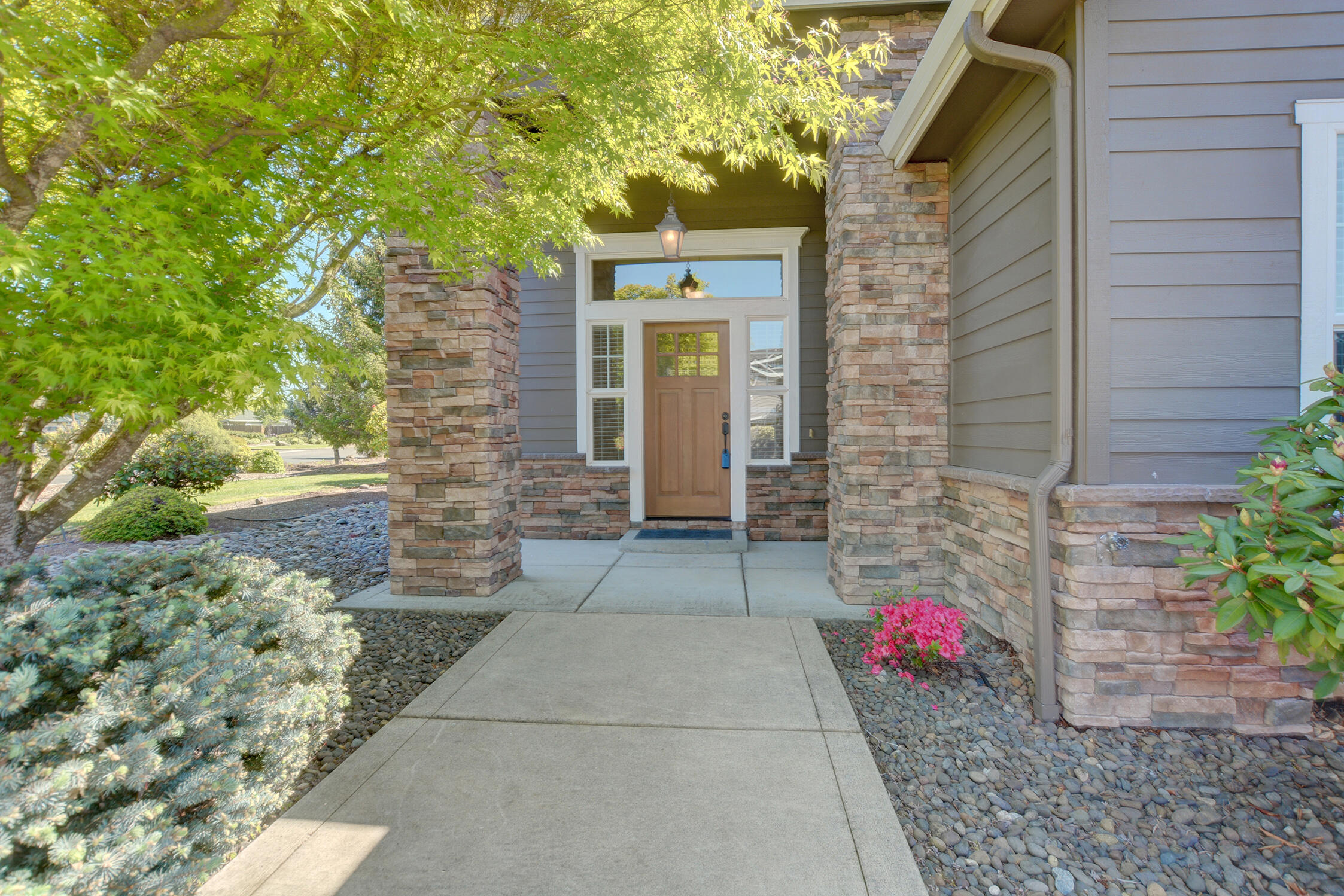 108 Sandridge Way Eagle Point, OR 97524 - Photo 16 of 55 DSC_6200_1_2Interior Custom Settings
