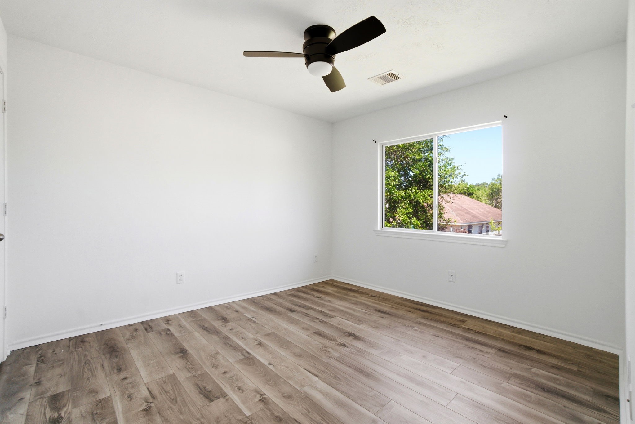 1607 Redbud Grove Court Conroe, TX 77301 - Photo 13 of 21 an empty room with a window and a ceiling fan