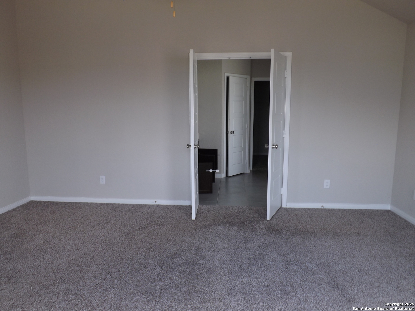 6722 Shiraz Way Converse, TX 78109 - Photo 14 of 30 a view of an empty room with closet