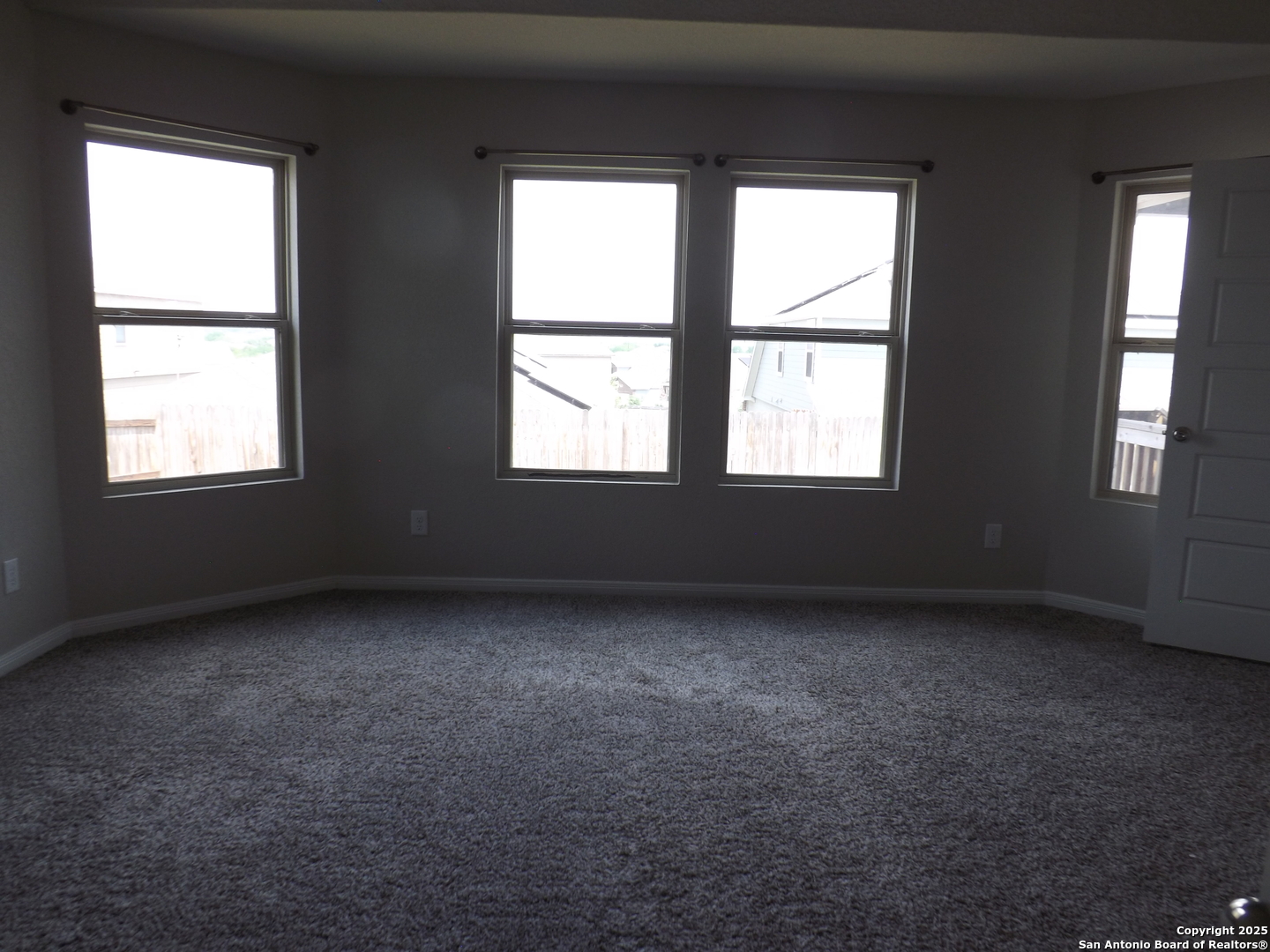 6722 Shiraz Way Converse, TX 78109 - Photo 22 of 30 an empty room with a window