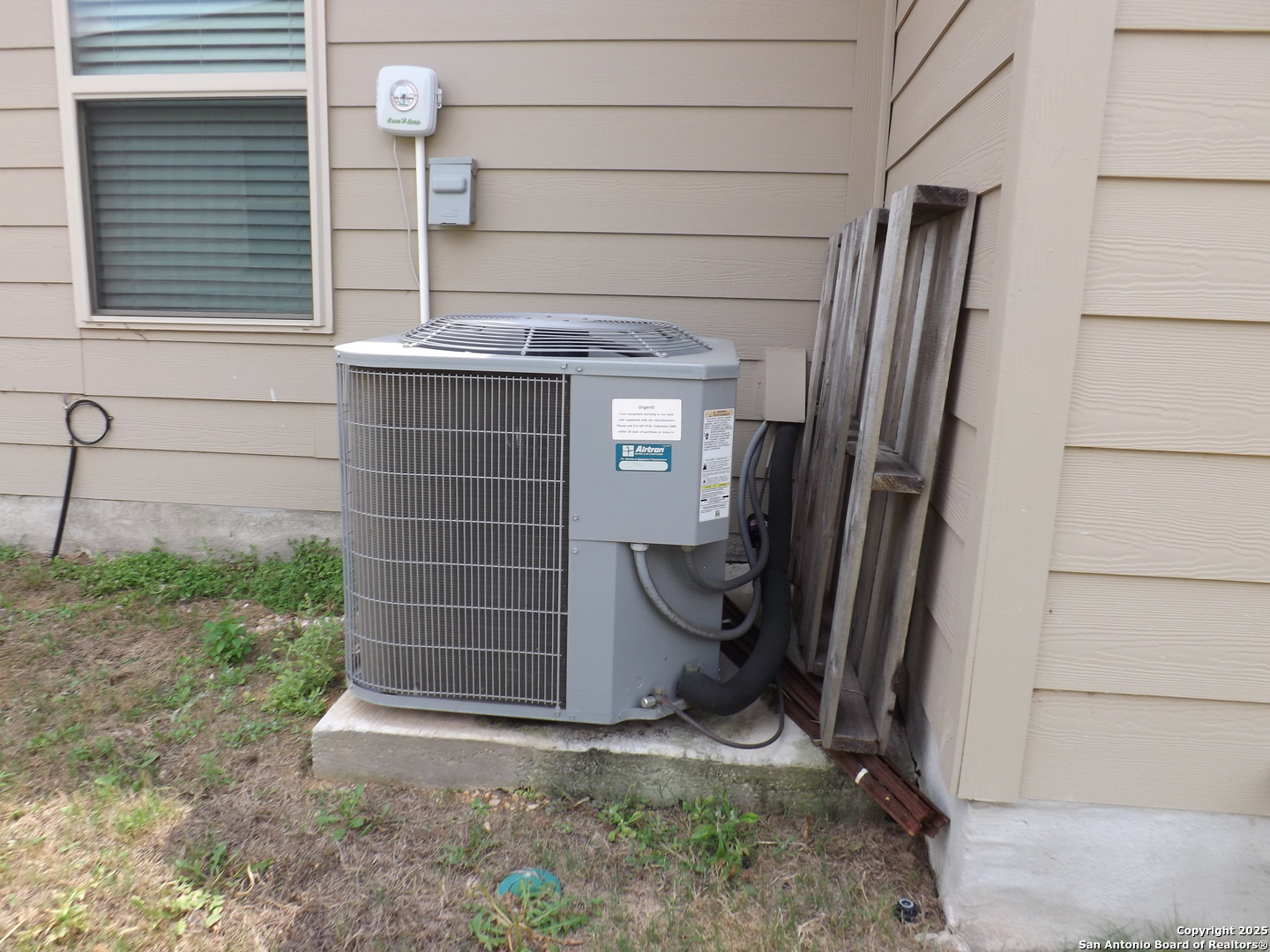 6722 Shiraz Way Converse, TX 78109 - Photo 10 of 30 a view of outdoor space and deck