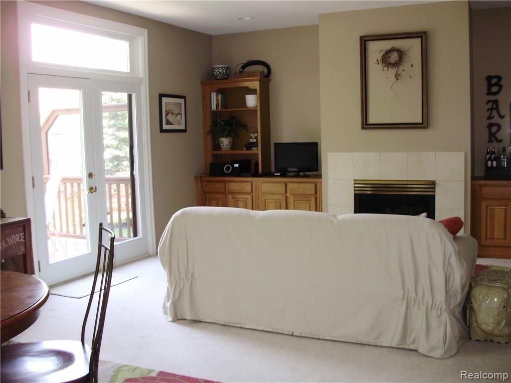 2267 Crystal Drive, Unit 34 Rochester, MI 48309 - Photo 3 of 33 P5190812.JPG