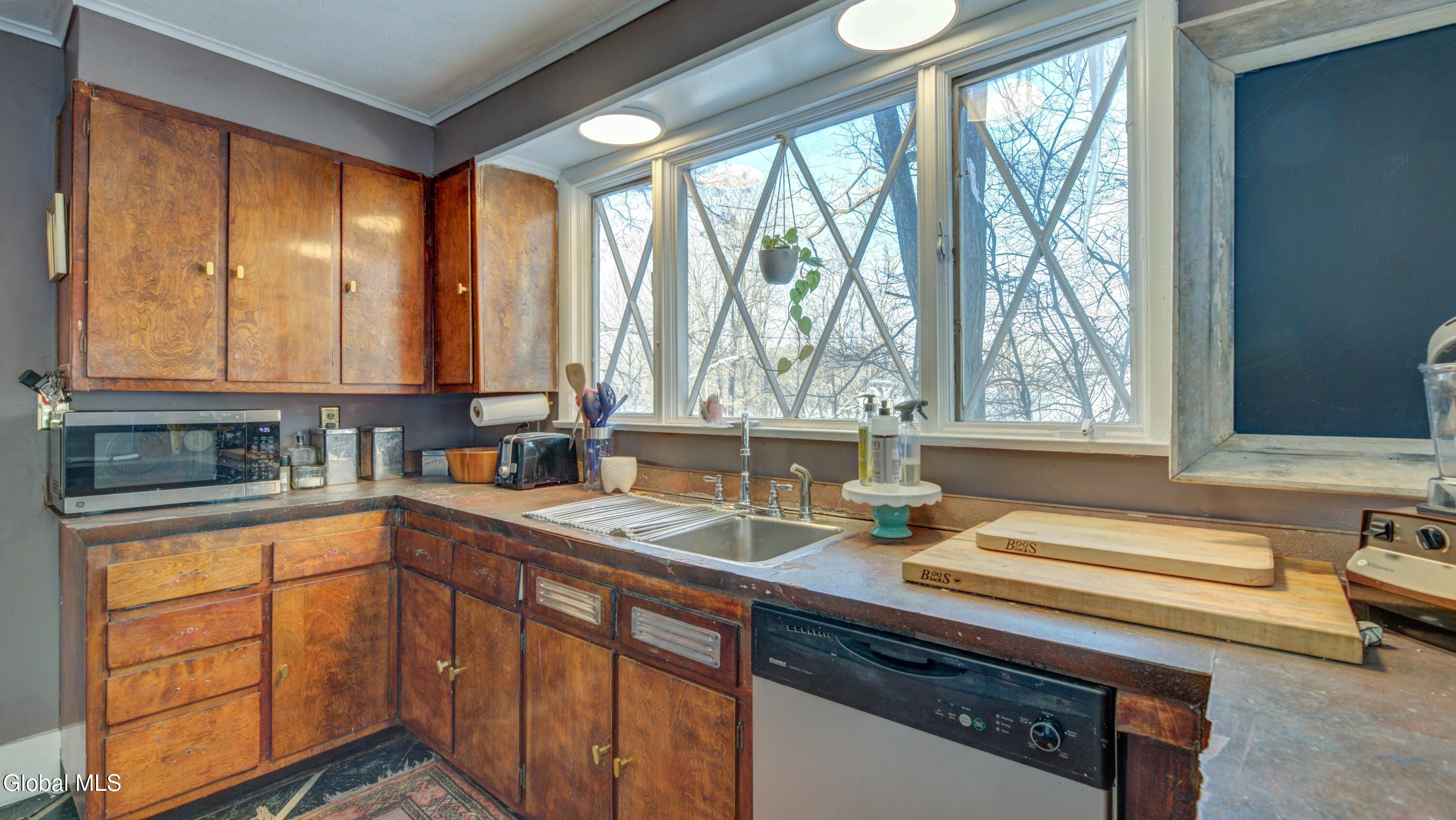 375 West Main Street Amsterdam, NY 12010 - Photo 2 of 40 375 W Main St-18