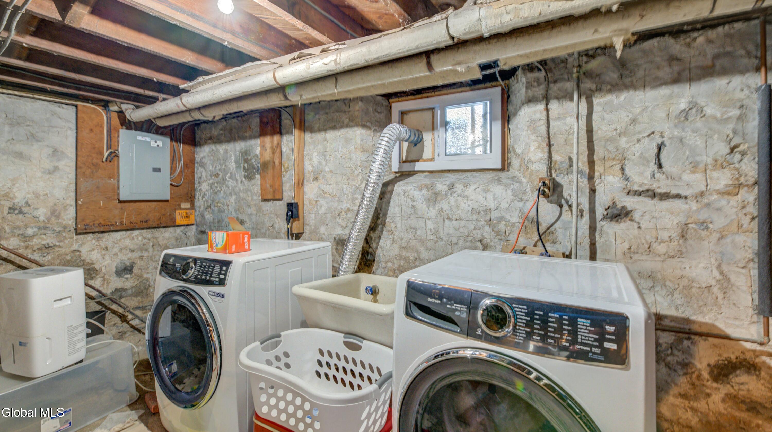 375 West Main Street Amsterdam, NY 12010 - Photo 31 of 40 375 W Main St-35