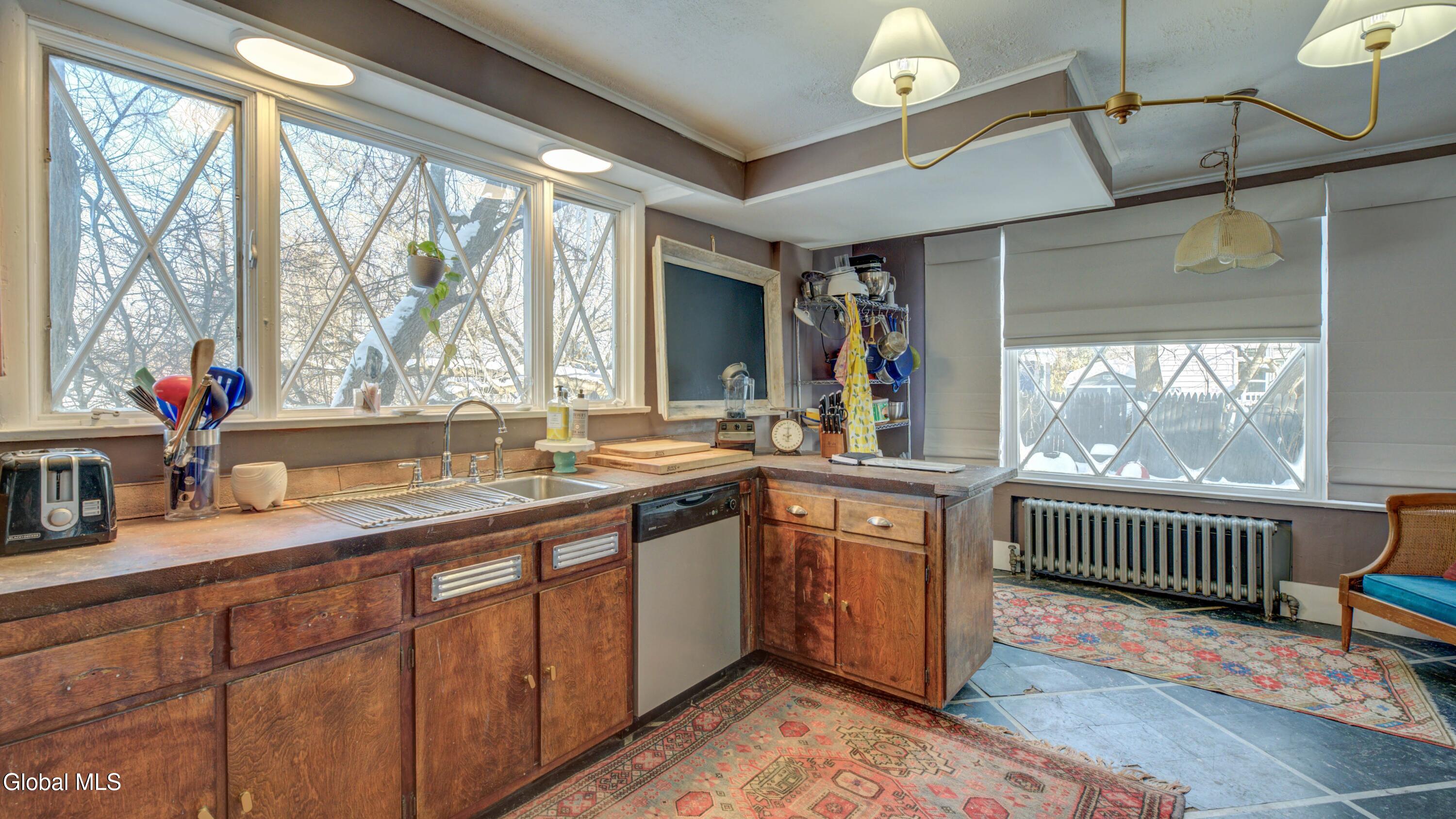 375 West Main Street Amsterdam, NY 12010 - Photo 4 of 40 375 W Main St-17