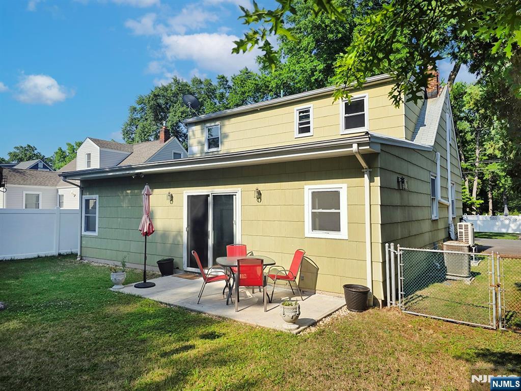 747 Brookside Road Rahway, NJ 07065 - Photo 5 of 41