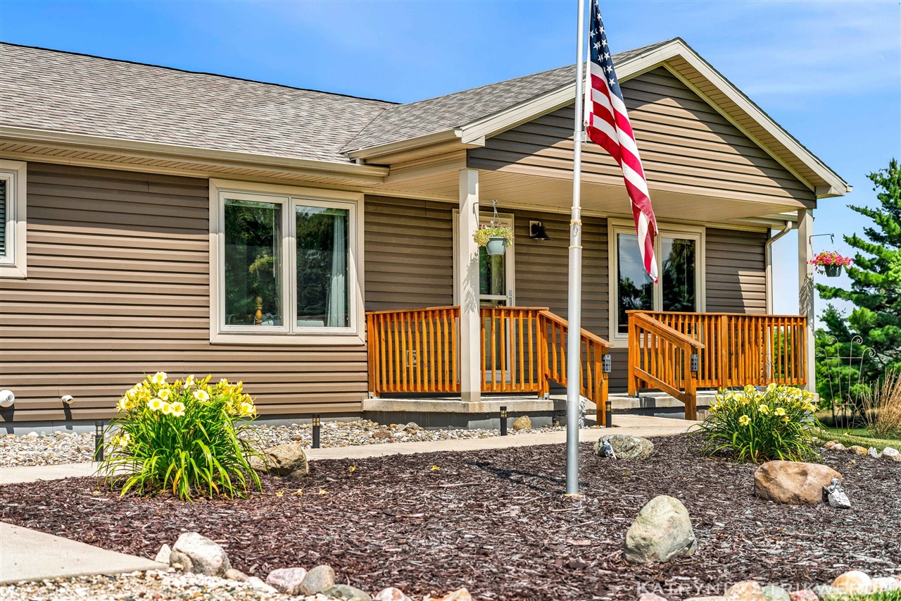 2256 South Cochran Road Charlotte, MI 48813 - Photo 4 of 77