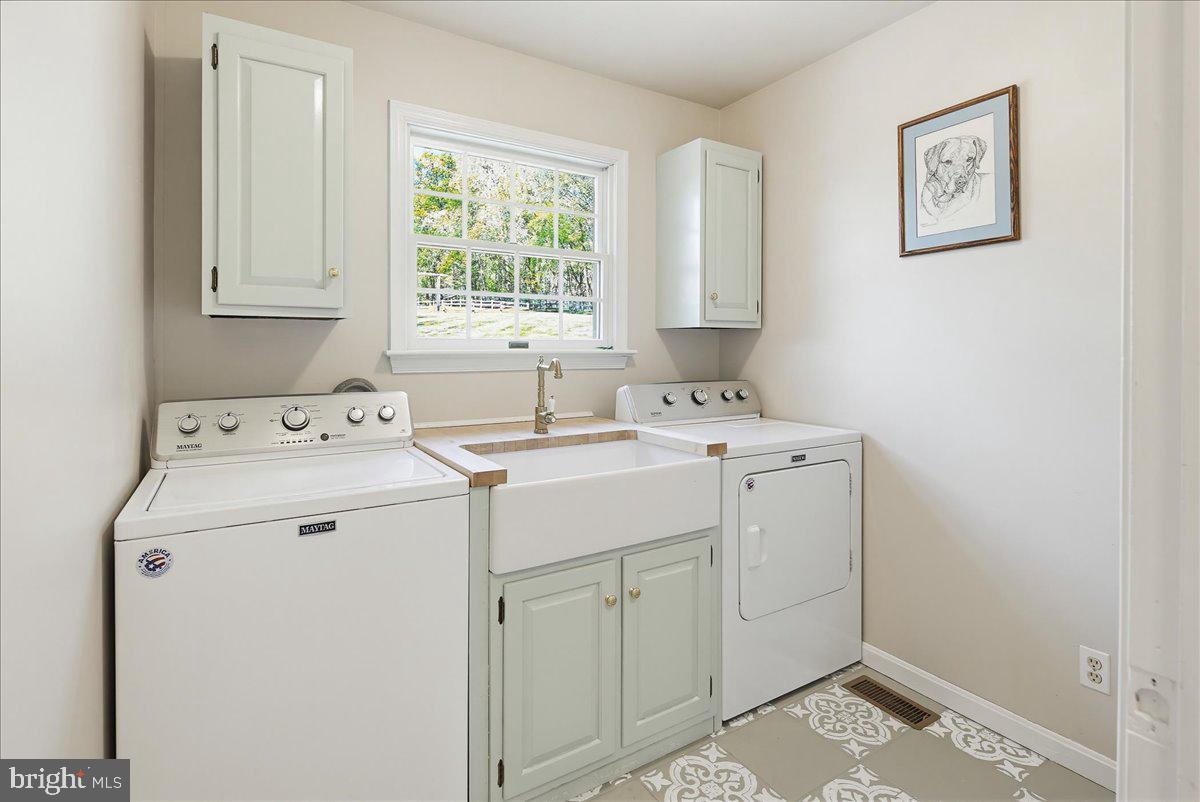 20128 Gunpowder Road Manchester, MD 21102 - Photo 20 of 66 a utility room with dryer and washer