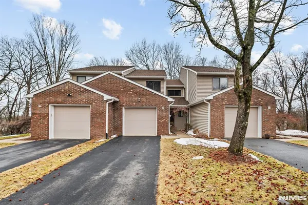 $575,000 | 15 Littlewood Court, Wayne, NJ 07470