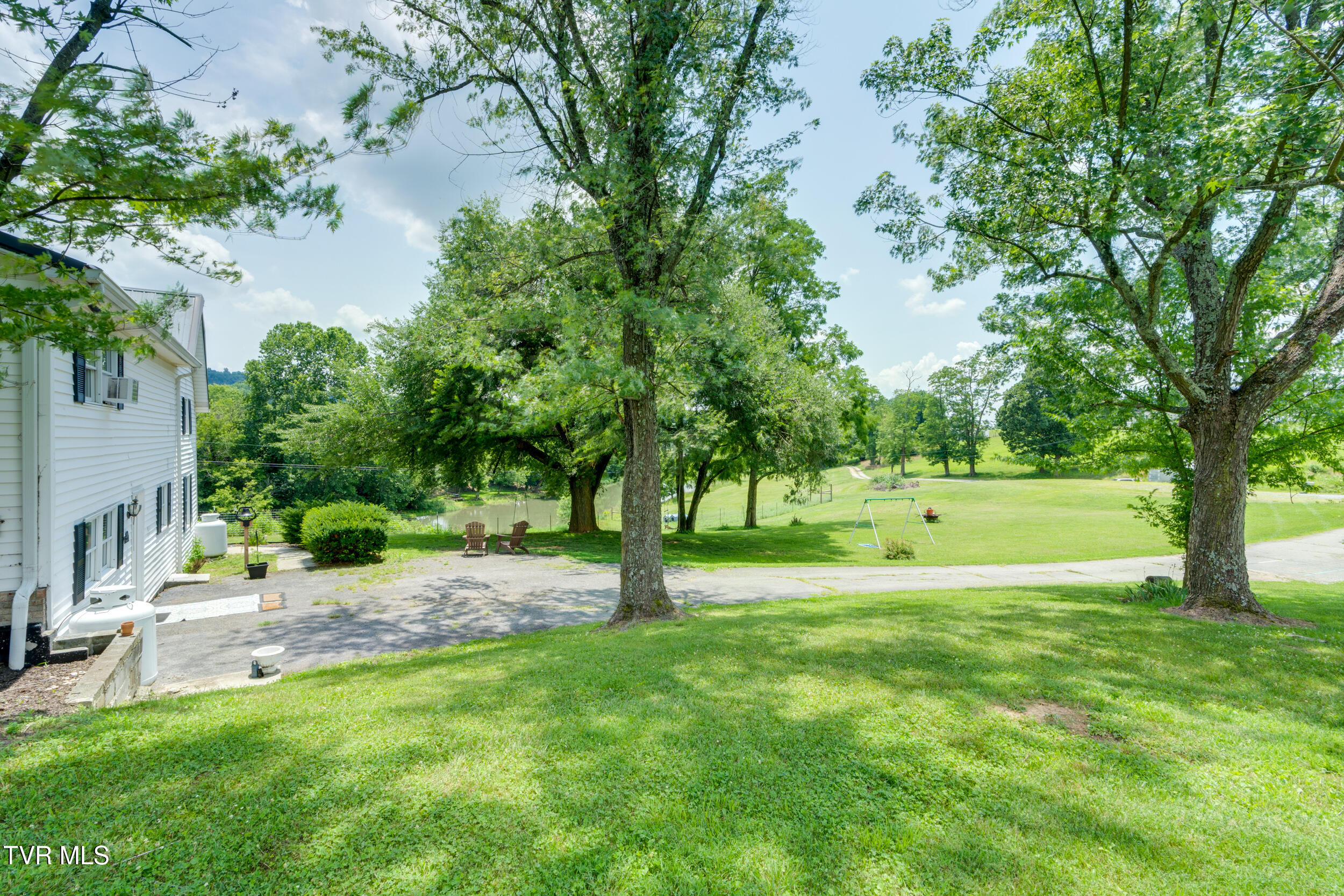 208 Buffalo Road Bluff City, TN 37618 - Photo 47 of 90 049