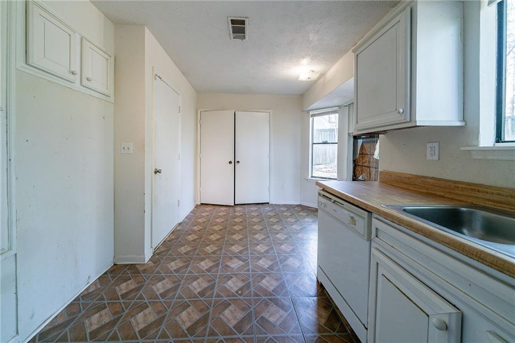 5255 Biffle Downs Road Stone Mountain, GA 30088 - Photo 4 of 27