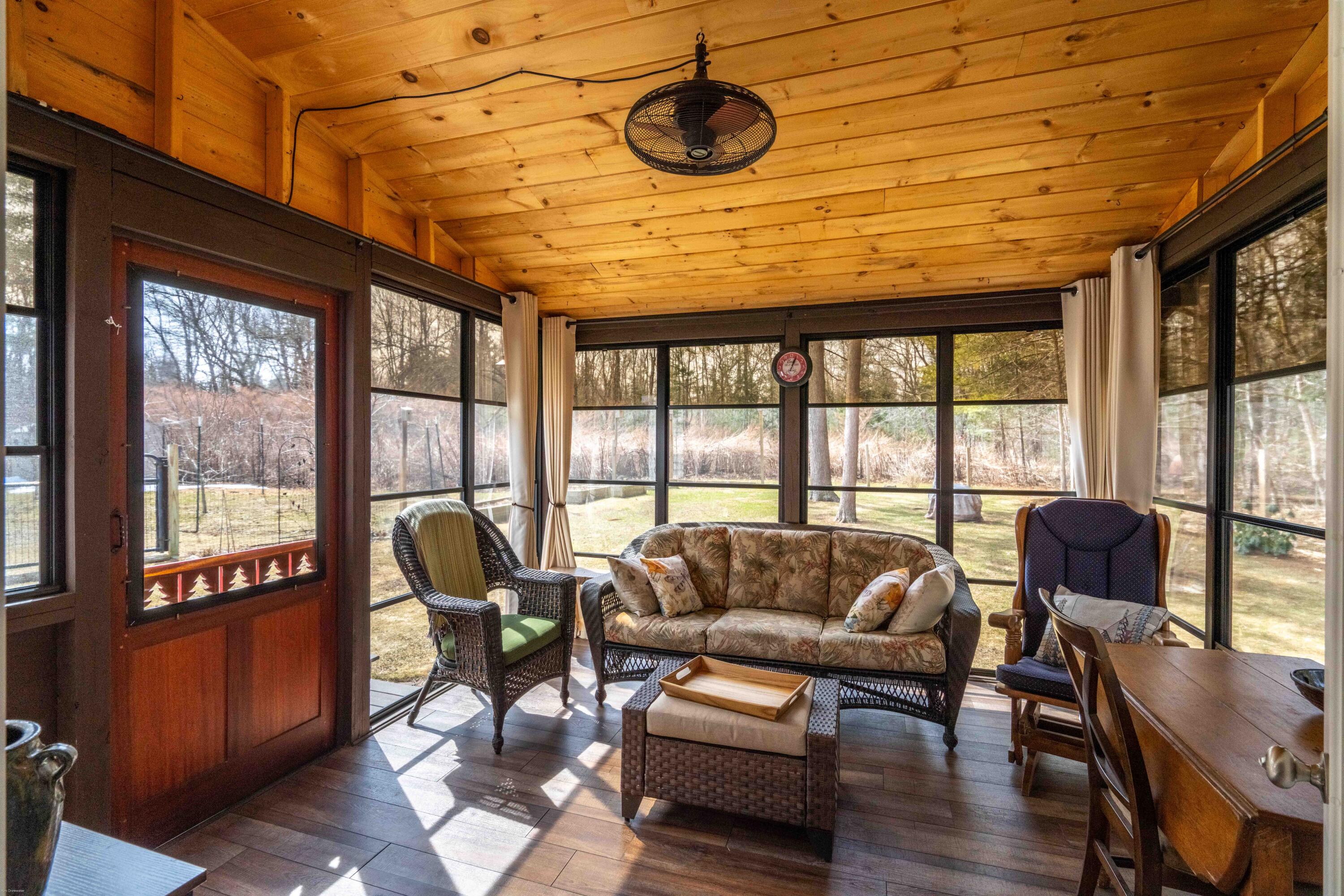 722 New England Road Searsmont, ME 04973 - Photo 25 of 38 722 new england rd - interior-19