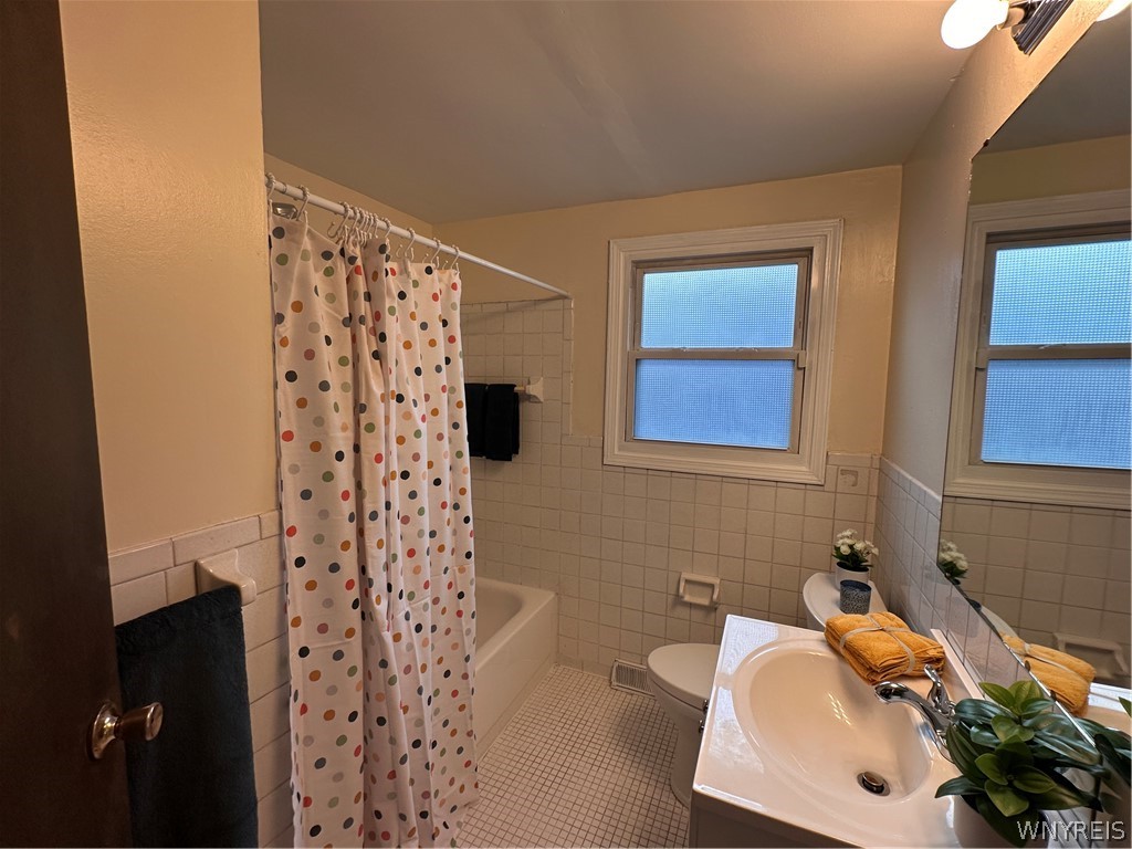 236 Rehm Road Cheektowaga, NY 14043 - Photo 16 of 36 First Floor Full Bath with tub shower