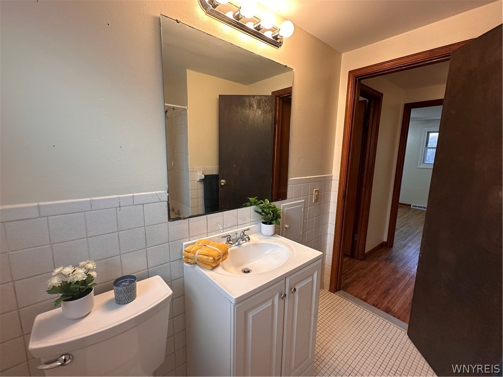 236 Rehm Road Cheektowaga, NY 14043 - Photo 17 of 36 1st floor bath