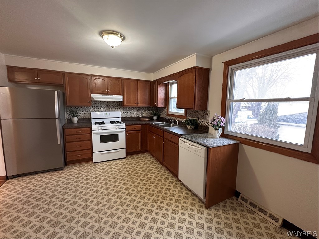 236 Rehm Road Cheektowaga, NY 14043 - Photo 19 of 36 Upper floor eat in kitchen