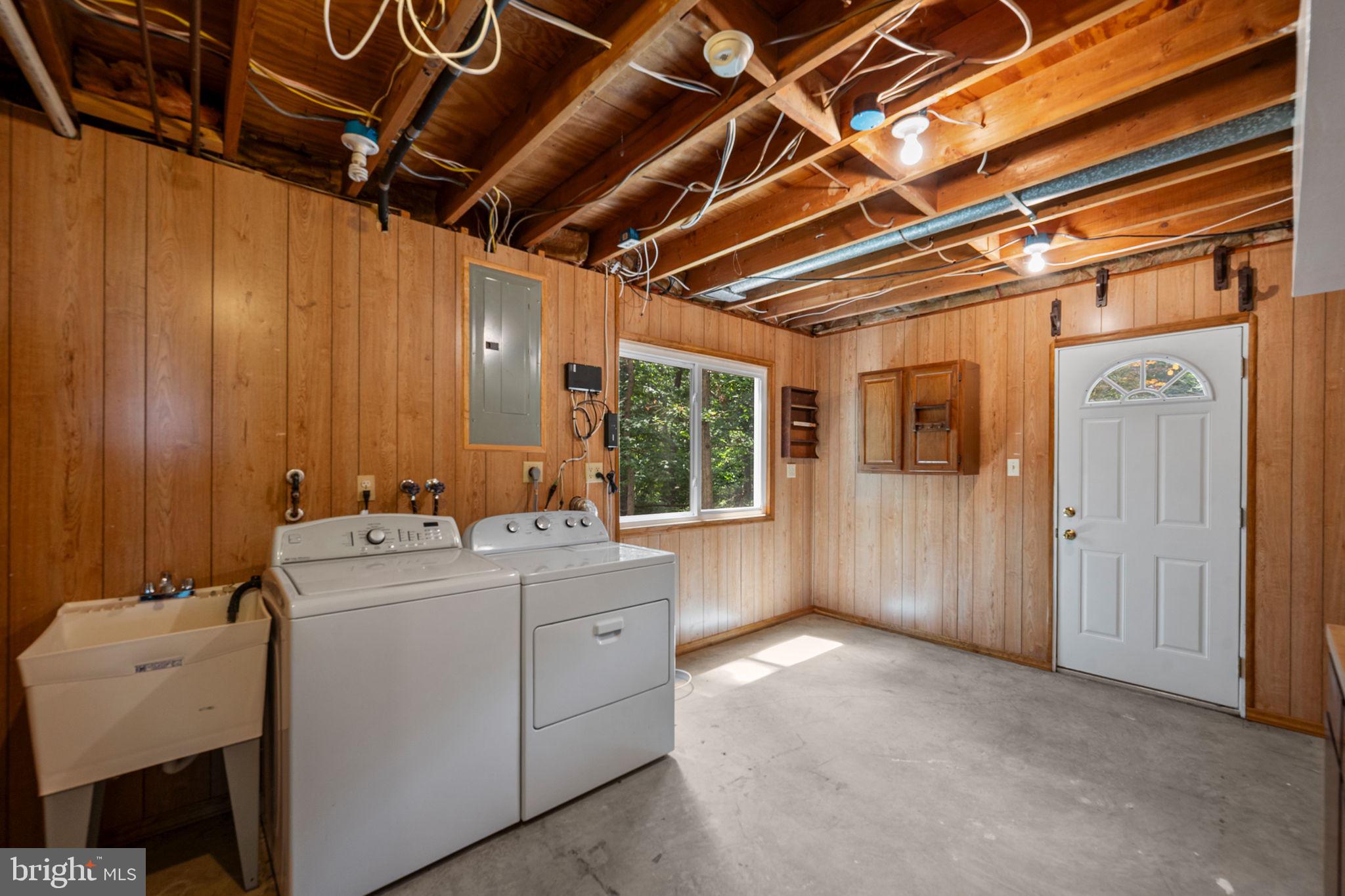 2422 Ivywood Road Reston, VA 20191 - Photo 45 of 72 Laundry