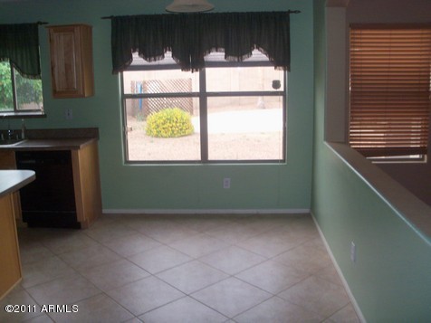 3301 West Folgers Road Phoenix, AZ 85027 - Photo 4 of 21 Eating Area