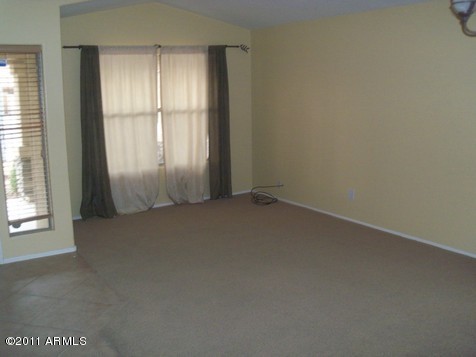 3301 West Folgers Road Phoenix, AZ 85027 - Photo 6 of 21 Living Room