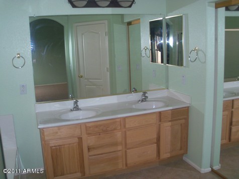 3301 West Folgers Road Phoenix, AZ 85027 - Photo 9 of 21 Master Bath