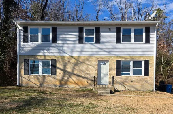 $1,395 | 2802 Vinyard Avenue Northeast, Unit 1, Roanoke, VA 24012