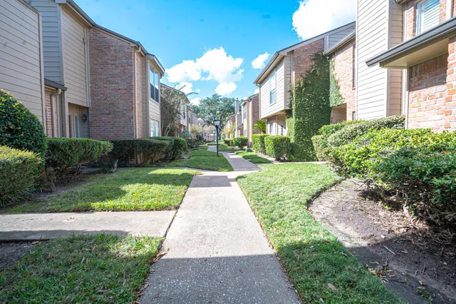 a view of a pathway with a house