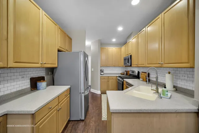 $380,000 | 31603 Kline Circle, Warrenville, IL 60555