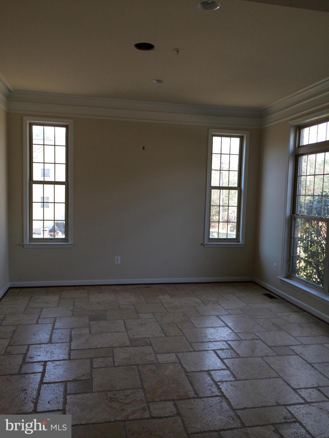 11011 North Keys Road Brandywine, MD 20613 - Photo 9 of 23 Living Room