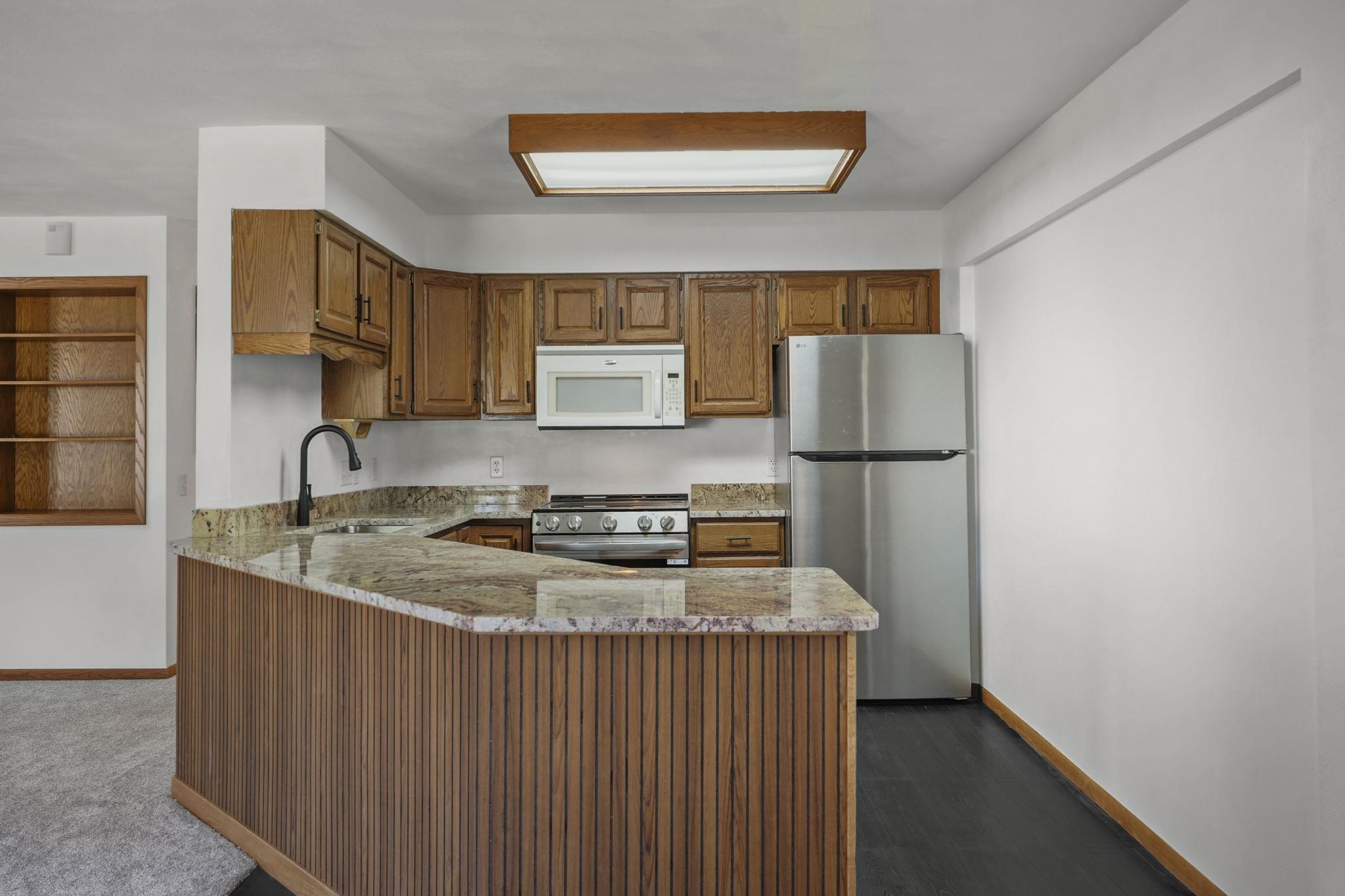 207 South Rutland Street Brooklyn, WI 53521 - Photo 2 of 61