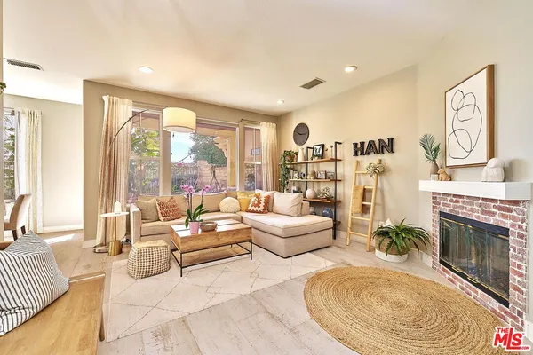 $825,000 | 26644 Via Bellazza, Valencia, CA 91381