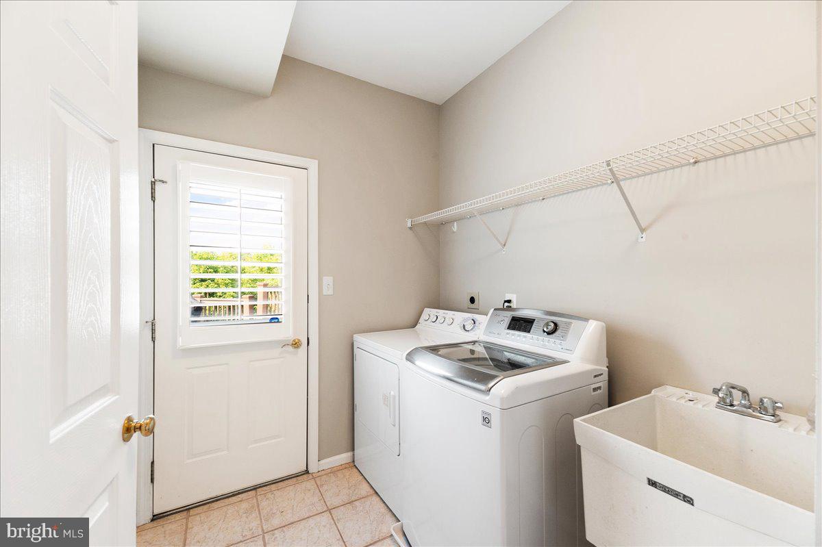 1321 Dasher Lane Reston, VA 20190 - Photo 18 of 67