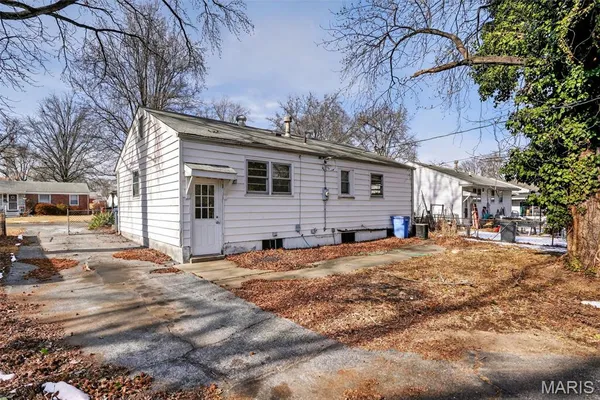$129,900 | 860 St Brendan Lane, Florissant, MO 63031