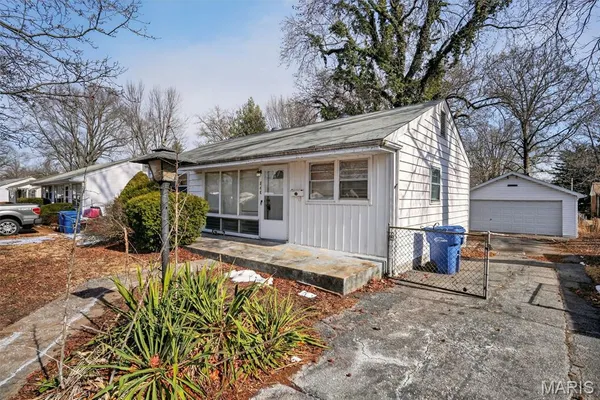 $129,900 | 860 St Brendan Lane, Florissant, MO 63031