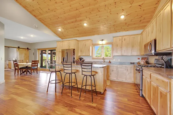 $749,900 | 10080 550th Street, Rush City, MN 55069