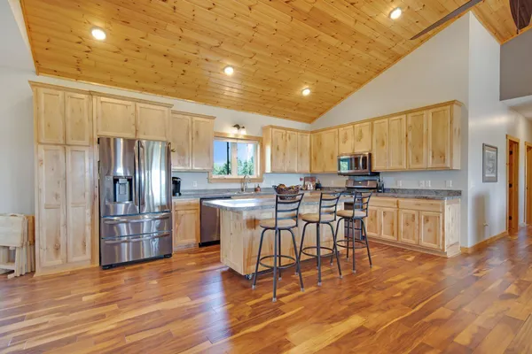 $749,900 | 10080 550th Street, Rush City, MN 55069