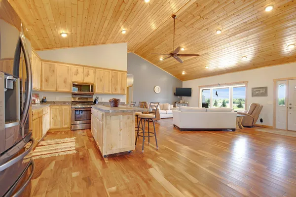 $749,900 | 10080 550th Street, Rush City, MN 55069