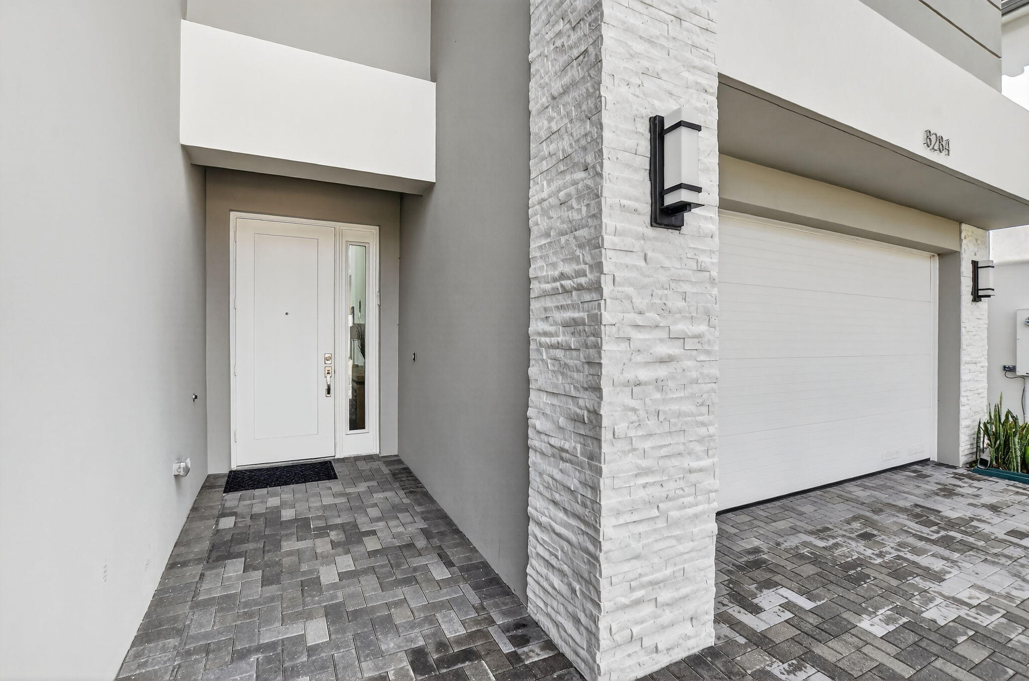 8284 Royal County Down Road Boca Raton, FL 33434 - Photo 4 of 121 4-web-or-mls-042_DSC_0266