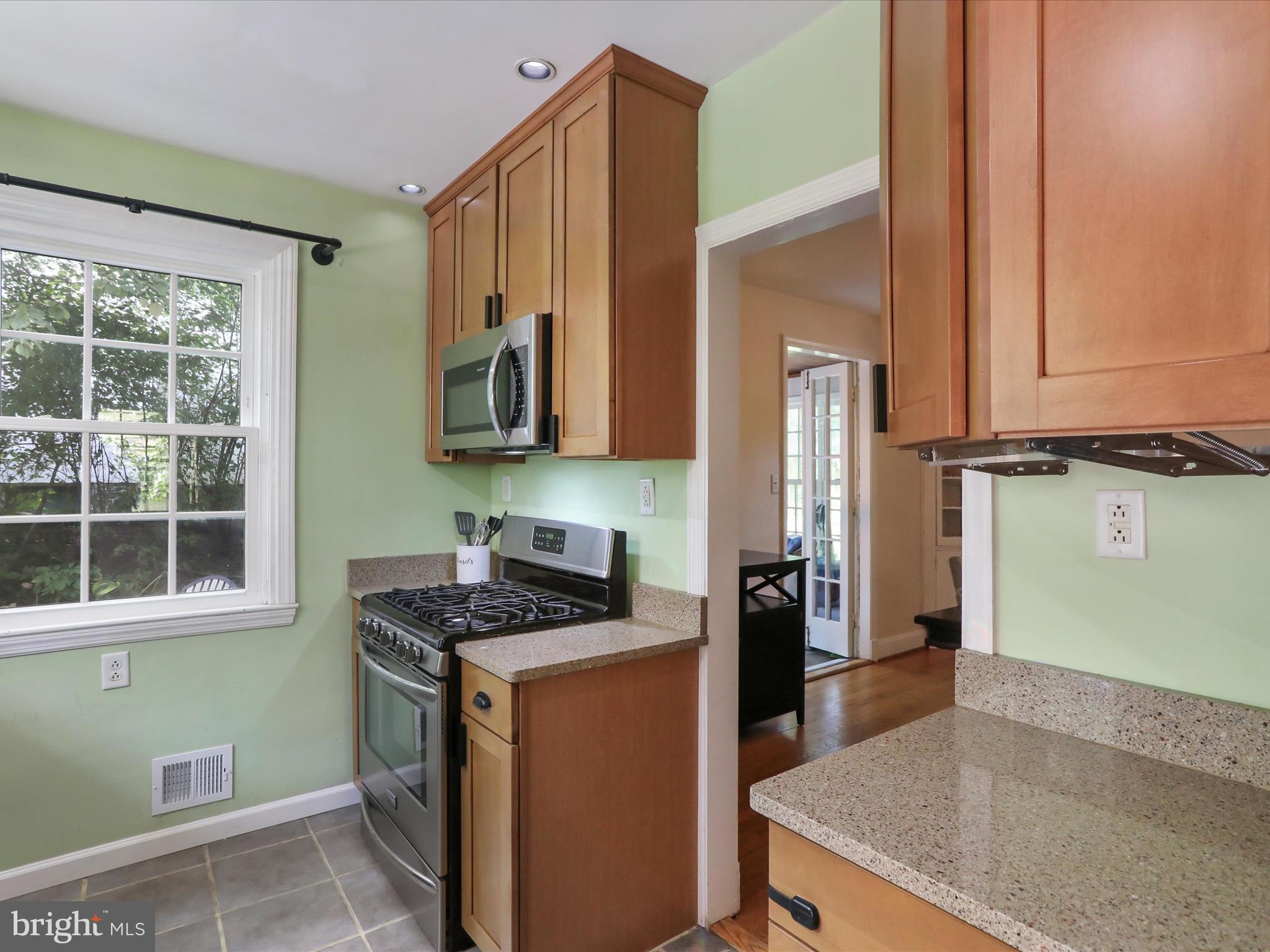 4655 Briarclift Road Baltimore, MD 21229 - Photo 9 of 43 Gallery Image 9