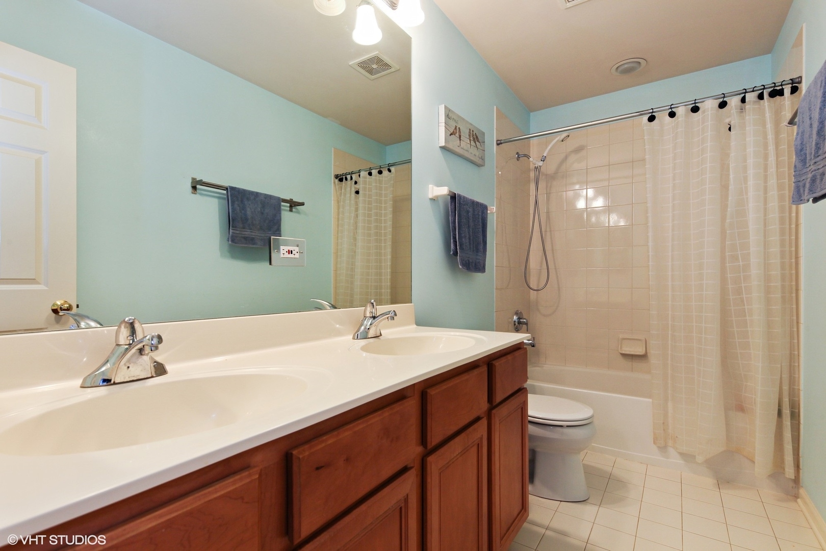 800 De Roo Loop Highwood, IL 60040 - Photo 13 of 22 a bathroom with a sink a toilet and shower